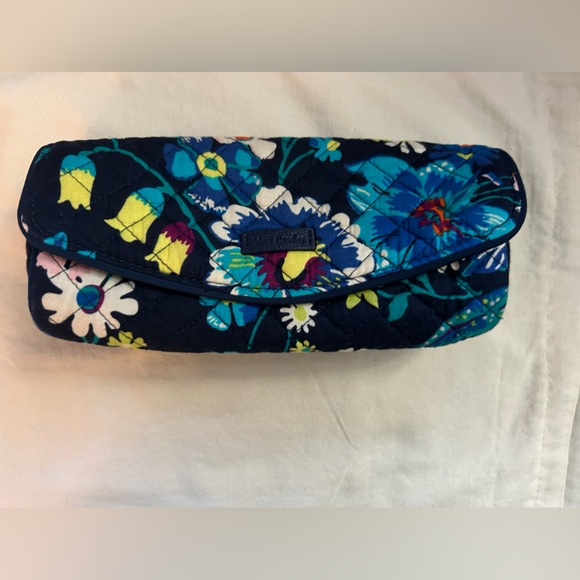 Vera Bradley makeup/storage case. Mint condition. - Picture 2 of 7